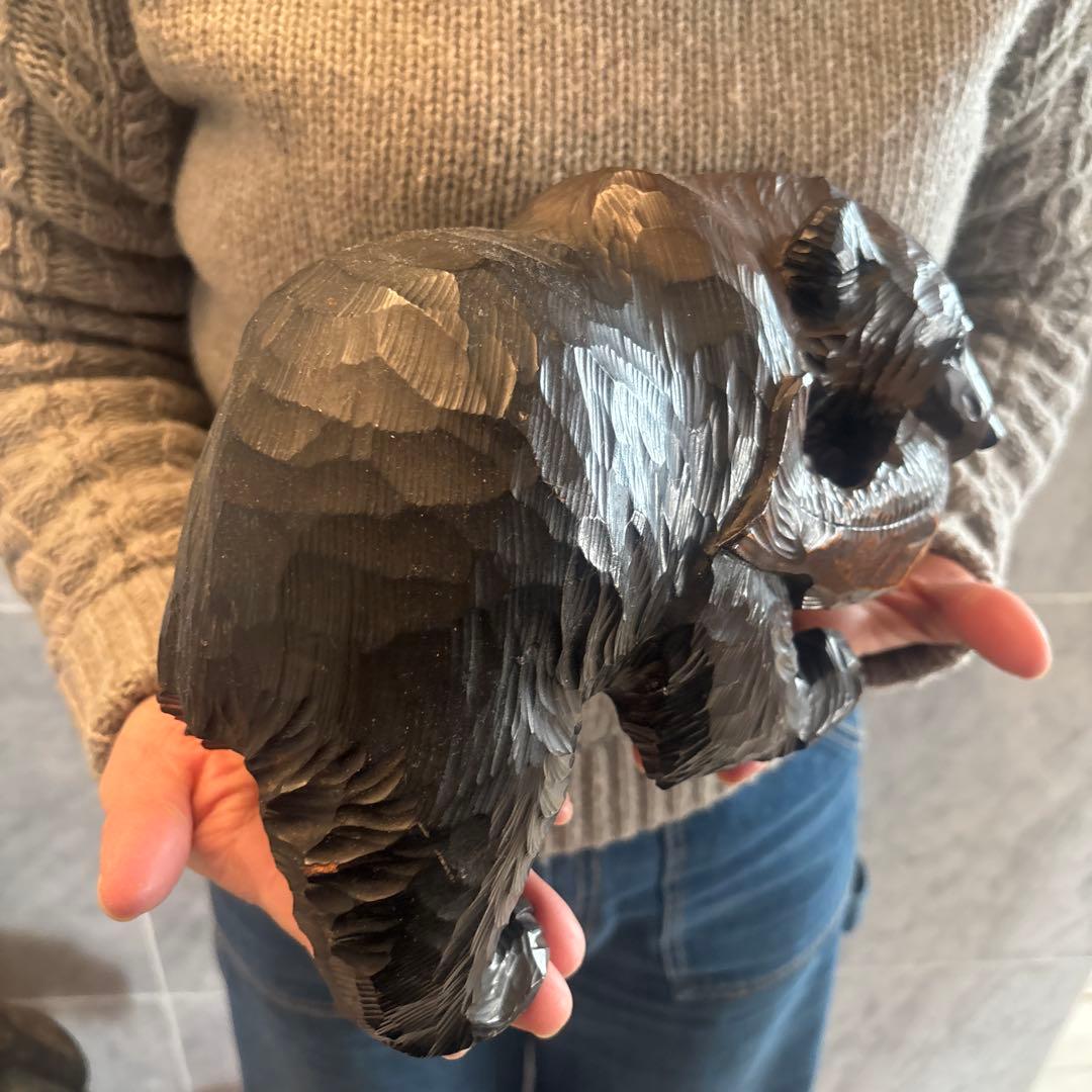 アイヌ名門堀井一族が手掛けたガラスの瞳で彫りや塗りが一級品のクマ