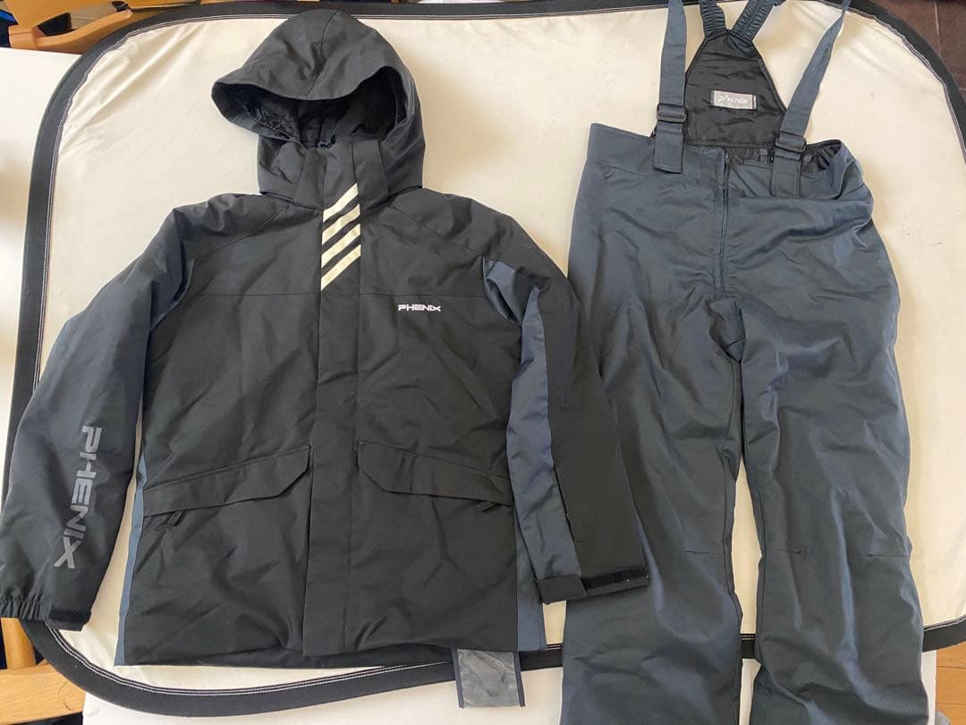 ３万円　phenixフェニックス　キッズ160/スキーウェア上下セット ブラック
