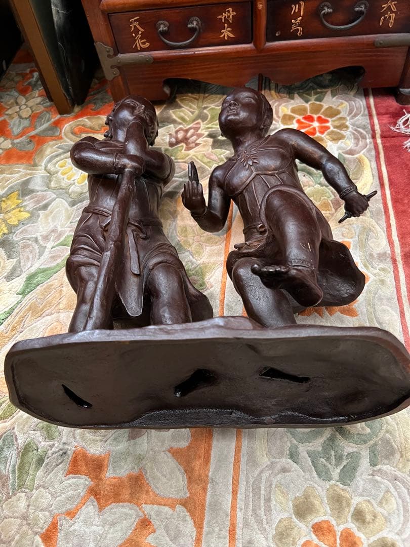 平野千里　飛翔　ブロンズ像