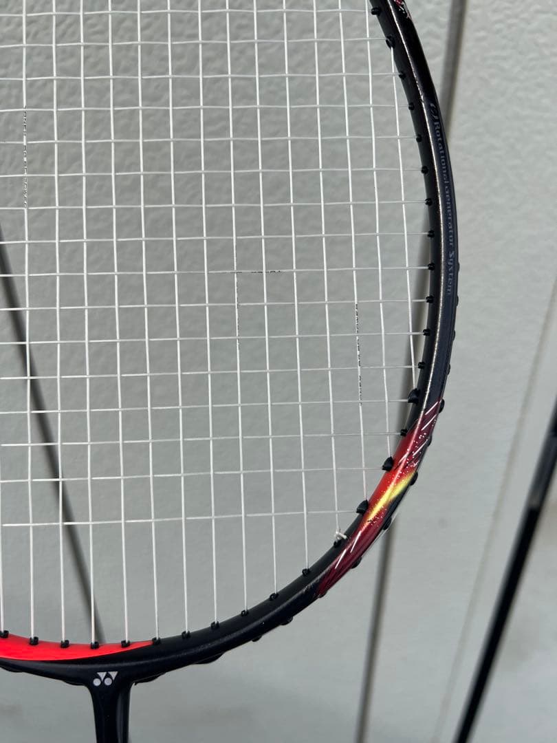 アストロクス77バドミントンラケットASTROX 77 4U5