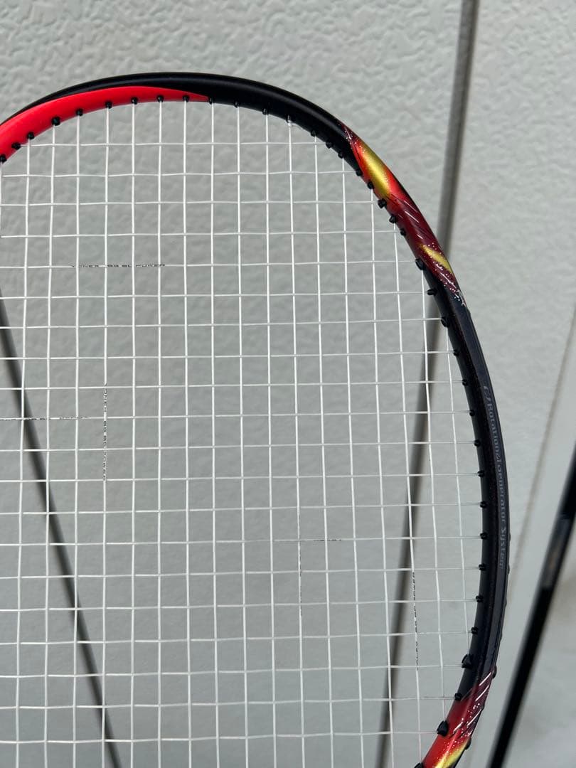 アストロクス77バドミントンラケットASTROX 77 4U5