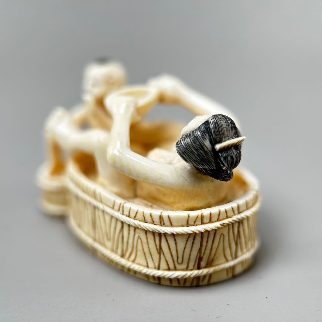 母子入浴シーン 彫刻極上根付天然素材アンティーク骨董飾り物古美術置物細密細工