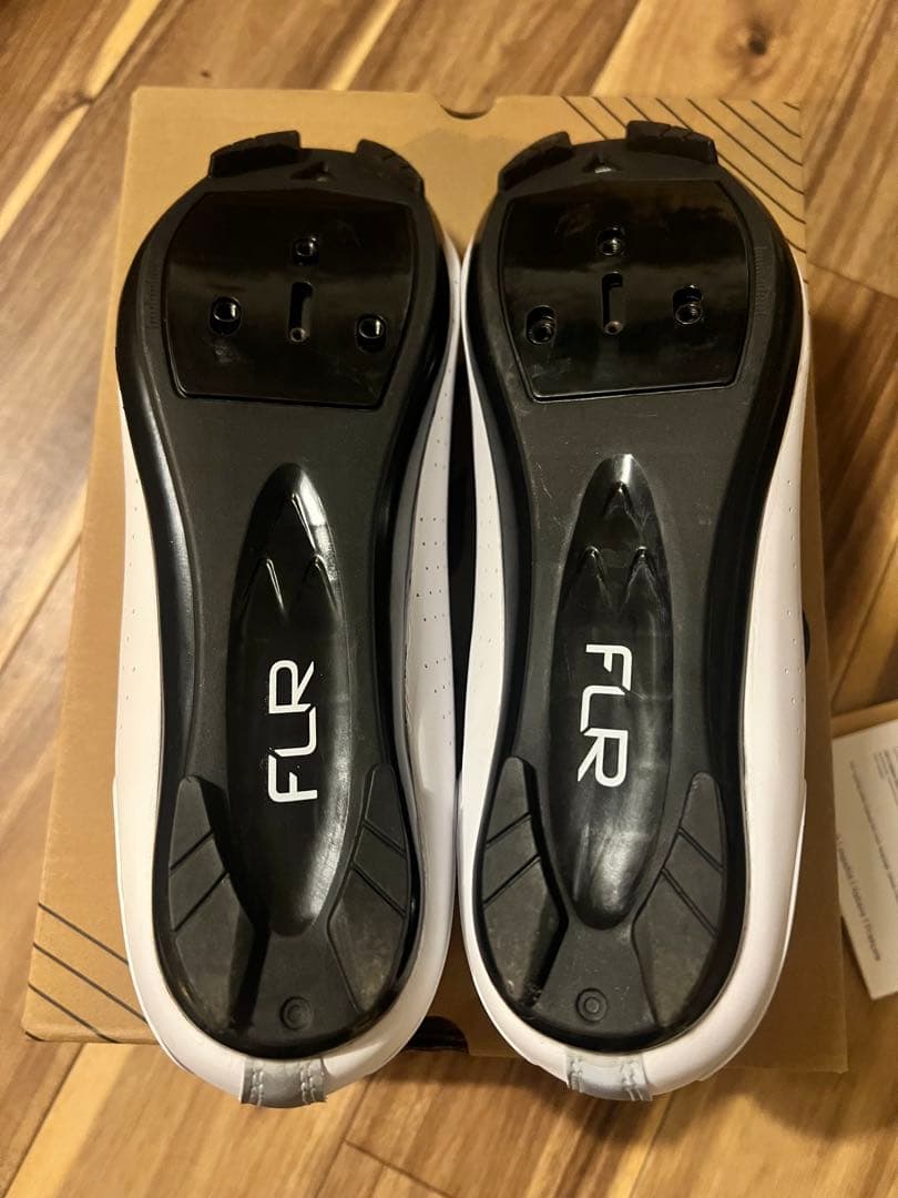 ウェア FLR F-3 white EU43