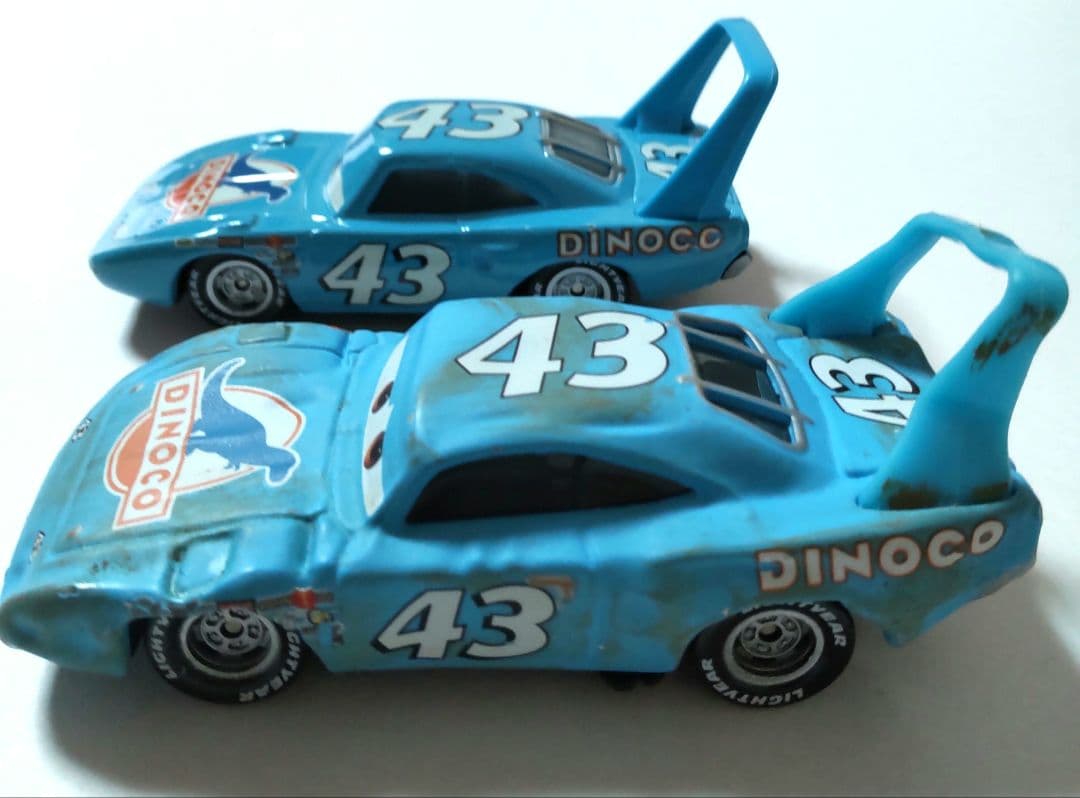 【美品】マテル ディズニー Carsカーズ KING＆DAMAGED KING