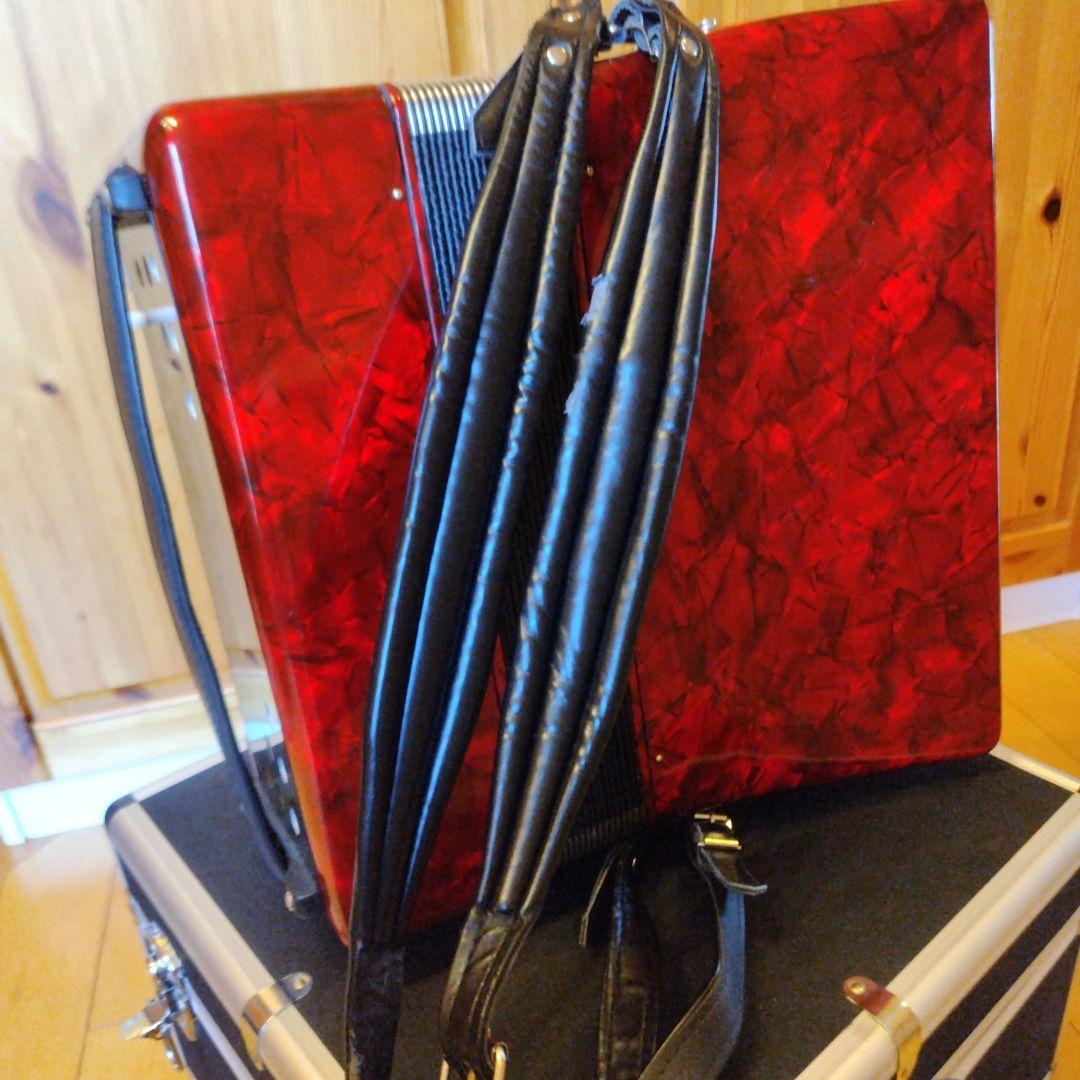 赤い37鍵アコーディオン ケース付き