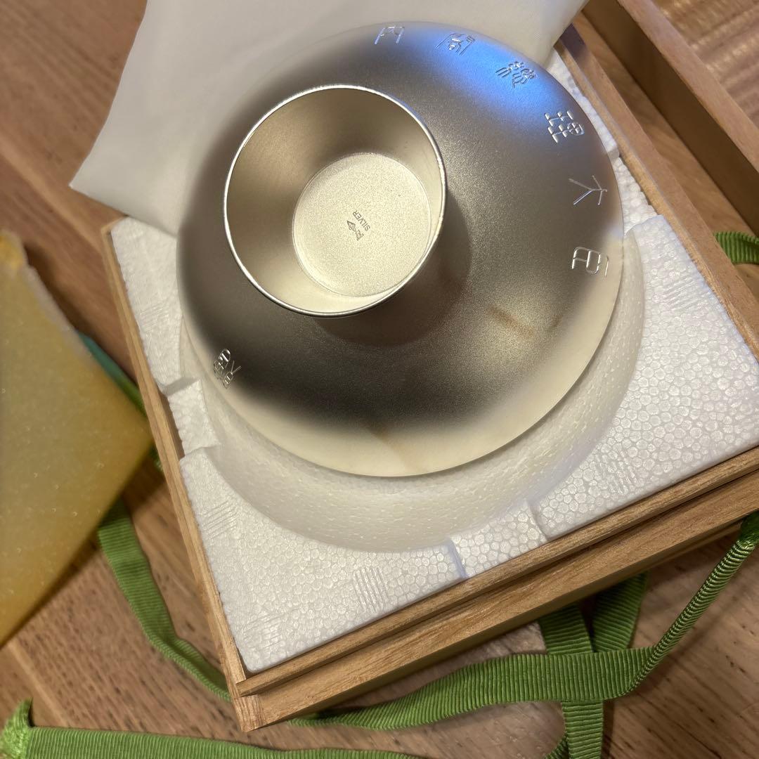 金色の花模様皿 木箱付き137ｇ