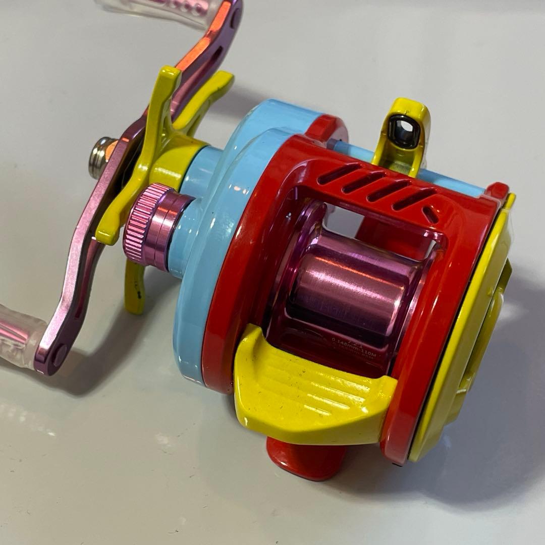 【新品未使用】マグネットブレーキ カラフル ベイトフィネスリール 左ハンドル