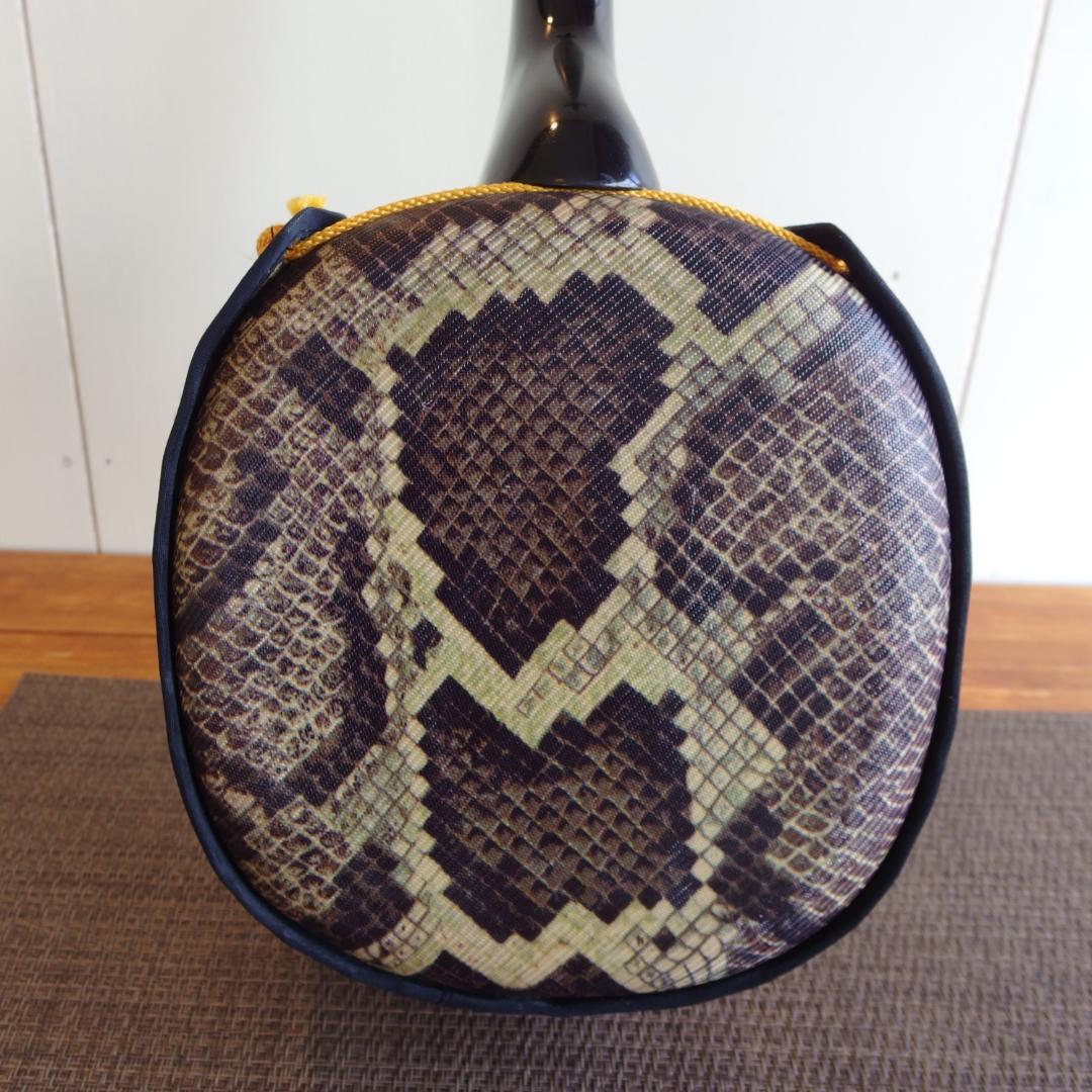 沖縄三線　ケース付き(インナー有り　替え弦多数