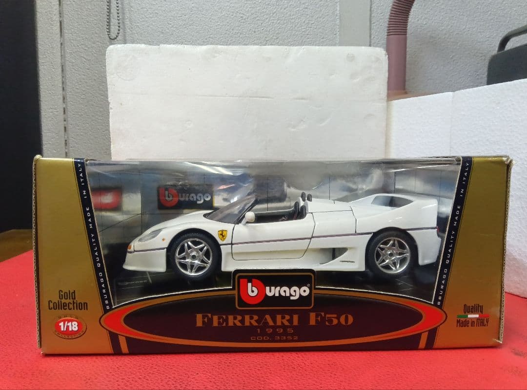 burago1/18フェラーリF50 ホワイト