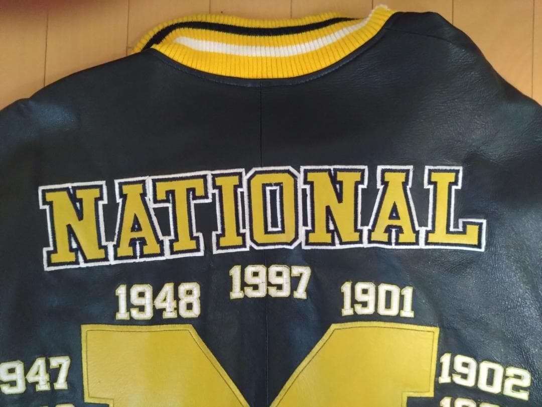 NFL NCAAフットボール　ミシガン・ウルヴァリンズ　ani革ジャン　ジップ