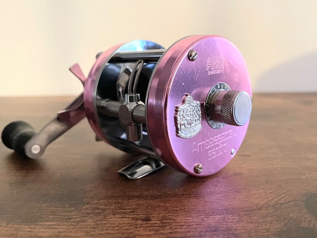 ABU Ambassadeur 5500Cアンバサダー サイモンシモムラ ピンク