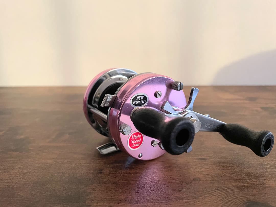 ABU Ambassadeur 5500Cアンバサダー サイモンシモムラ ピンク