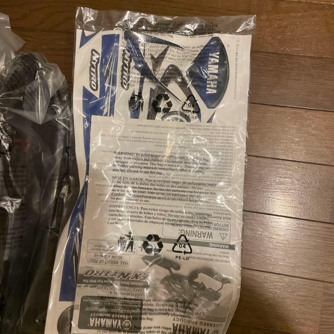 2/1までの出品‼️新品未使用！YAMAHA スノーモービル型ソリ　青　ヤマハ