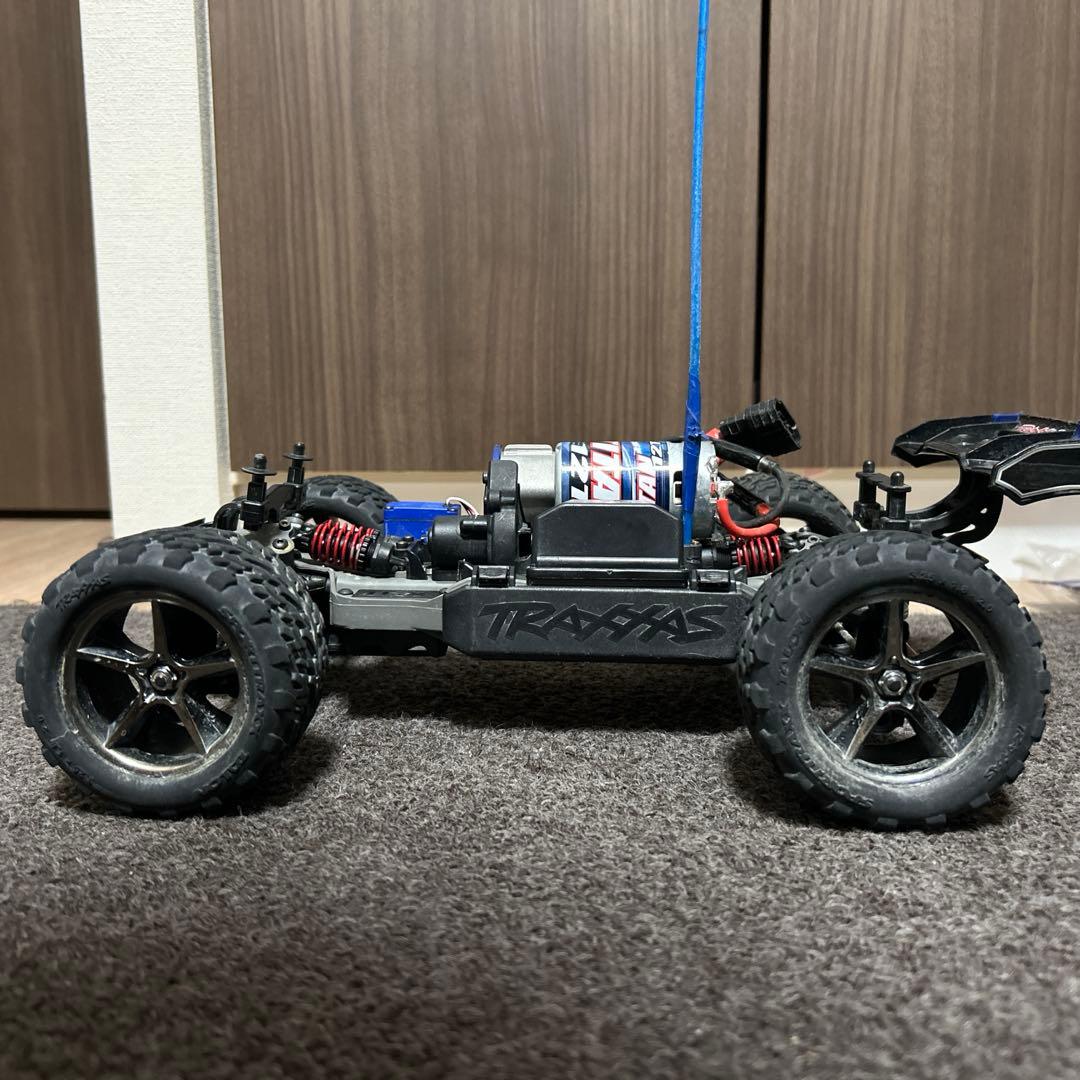 トラクサス　e-revo 1/16 送受信機なし　ほぼノーマル　シャフト交換