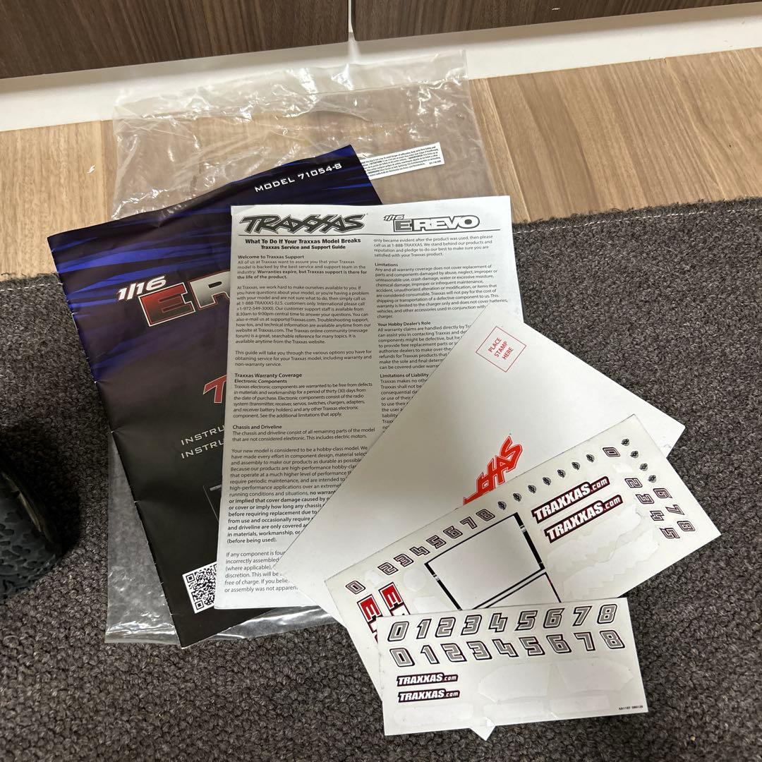 トラクサス　e-revo 1/16 送受信機なし　ほぼノーマル　シャフト交換