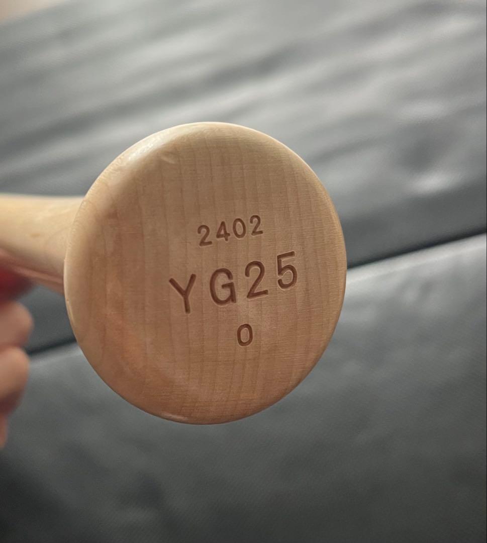 読売ジャイアンツ　巨人　岡本和真 #25　バット NPBマーク 支給品　実使用