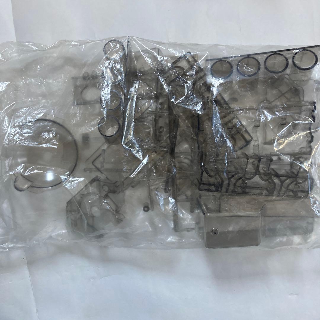 REVELL Visiblle V8 エンジン模型　1/4スケール