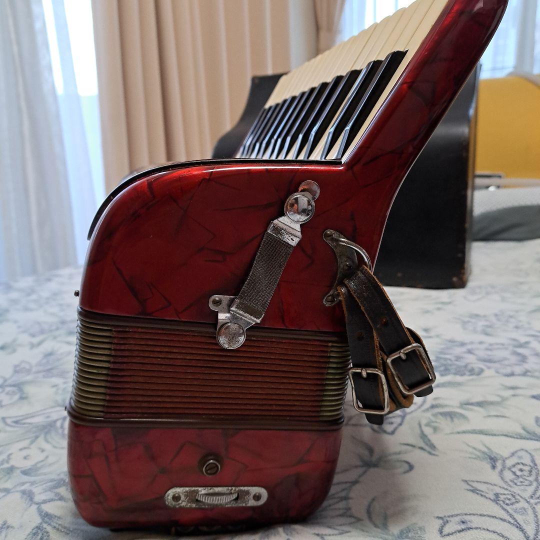 Italy製Recanati アコーディオン 30鍵 レッド、ケース付