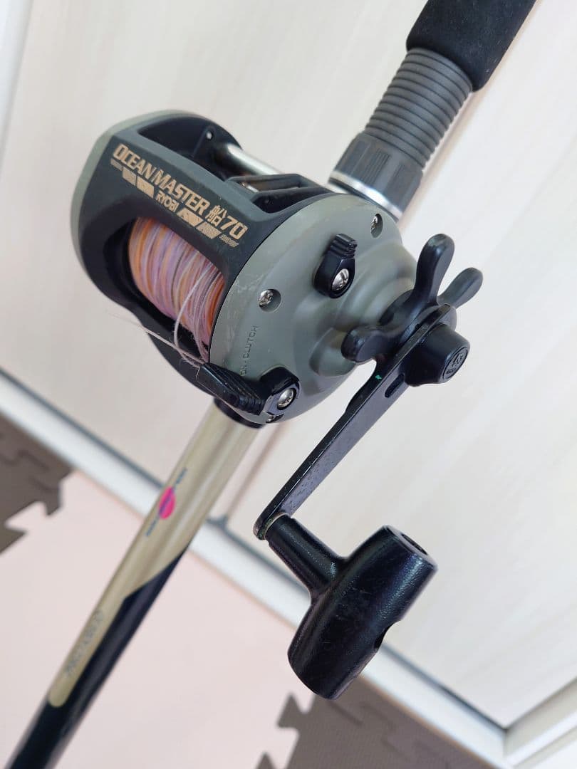 船　ロッド 2本(中通し舟竿)　リール2個　セミハードケース