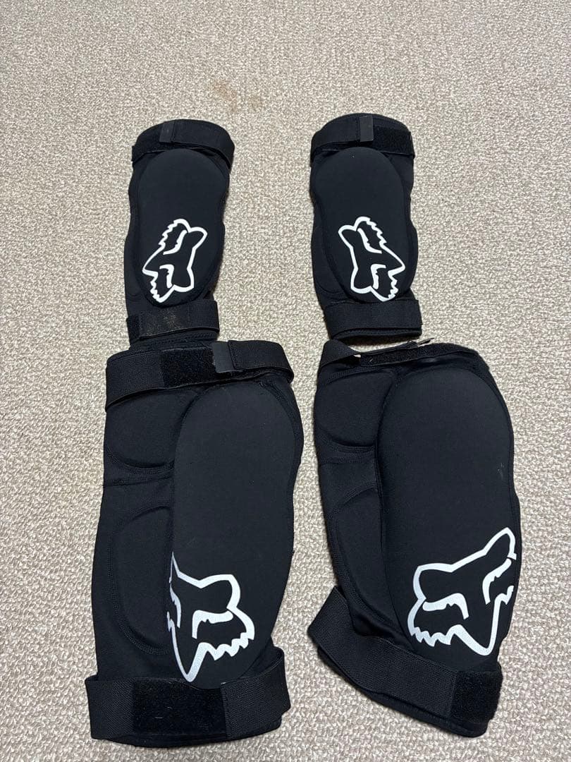 FOX エルボーガード　ニーガード