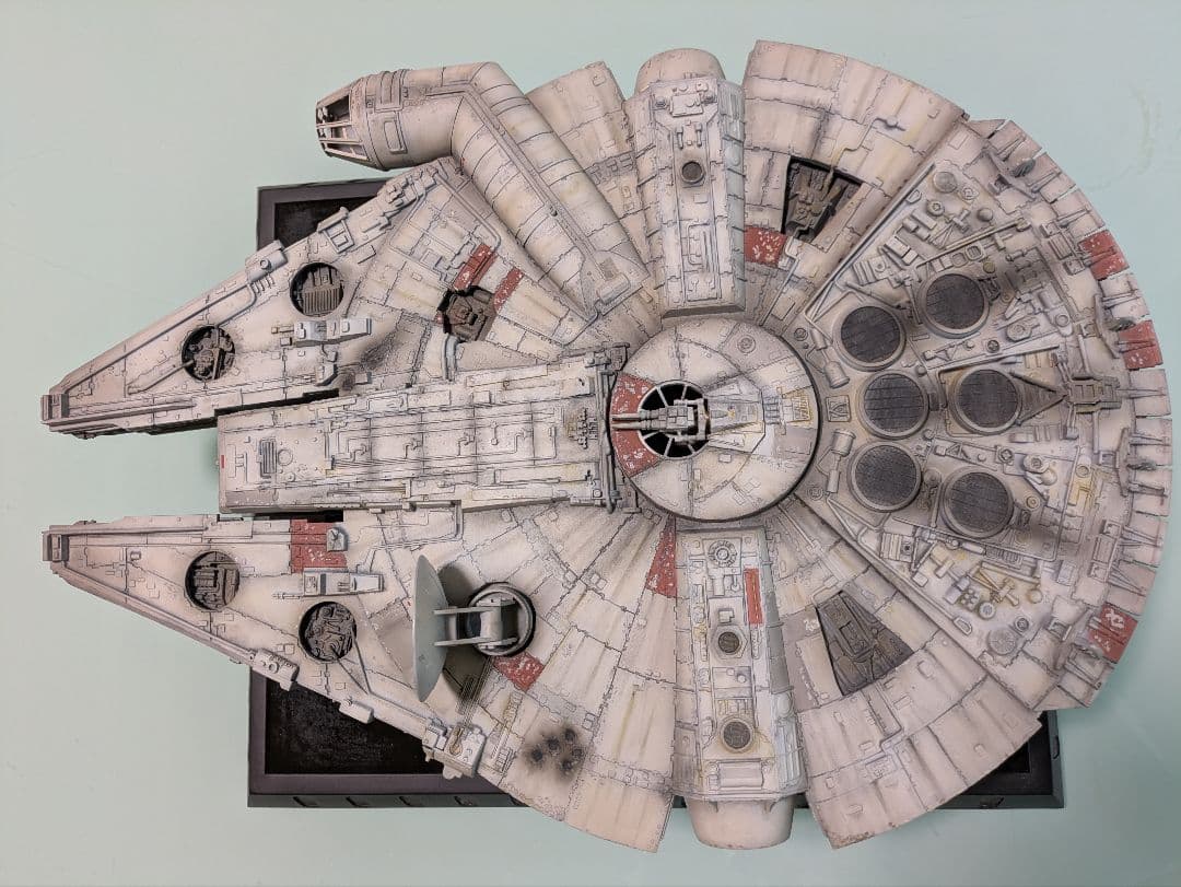 ★週末値下げ ミレニアム·ファルコン　完成品台座付き