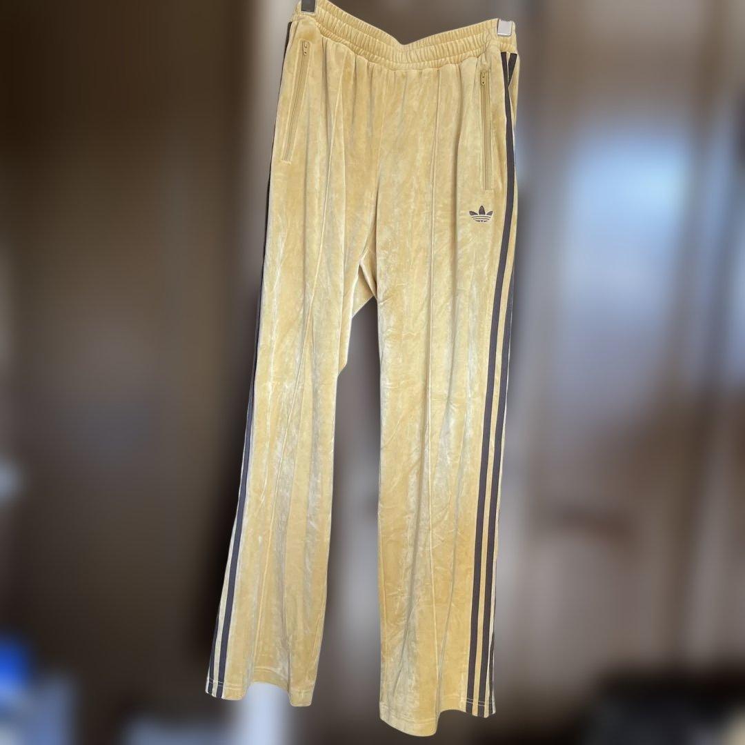 adidas トレフォイルロゴ　ゴールド ストライプ ジャージパンツ　Mサイズ