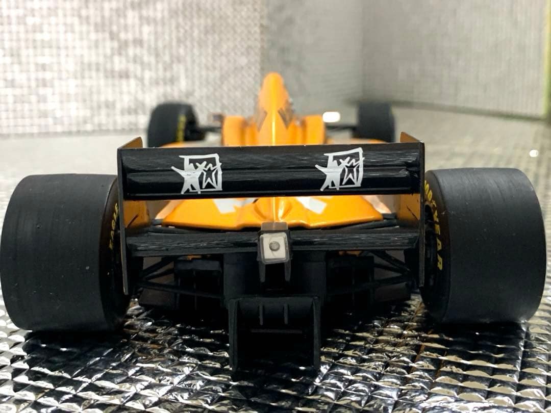 【F1 ミニチャンプス　マクラーレン　メルセデスMP4/12 1/18】