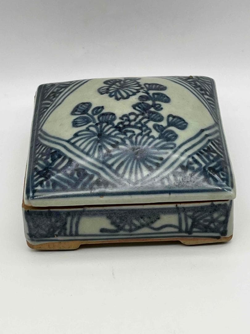 清乾隆時代 染付 青花祥瑞花卉文四方印泥盒 蓋盒 釘刻文字 香盒(E-65)