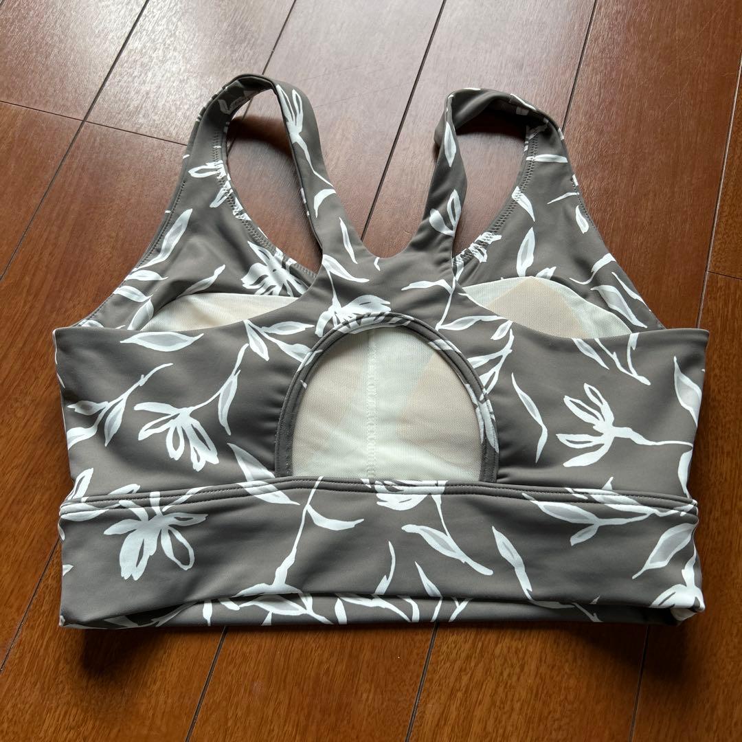 emmi yoga.ヨガウェアセット.花柄.グレー×ホワイト.1サイズ