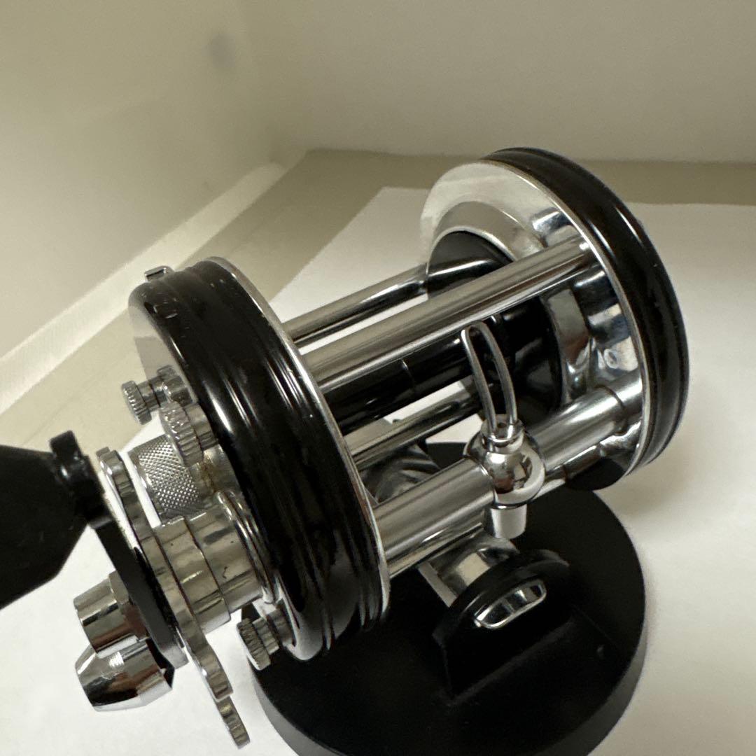 Ambassadeur 6000cベイトリール 黒と銀