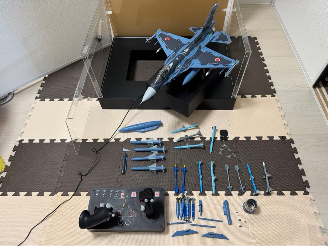 ディアゴステーニF-2A 戦闘機　専用ディスプレイケース付き