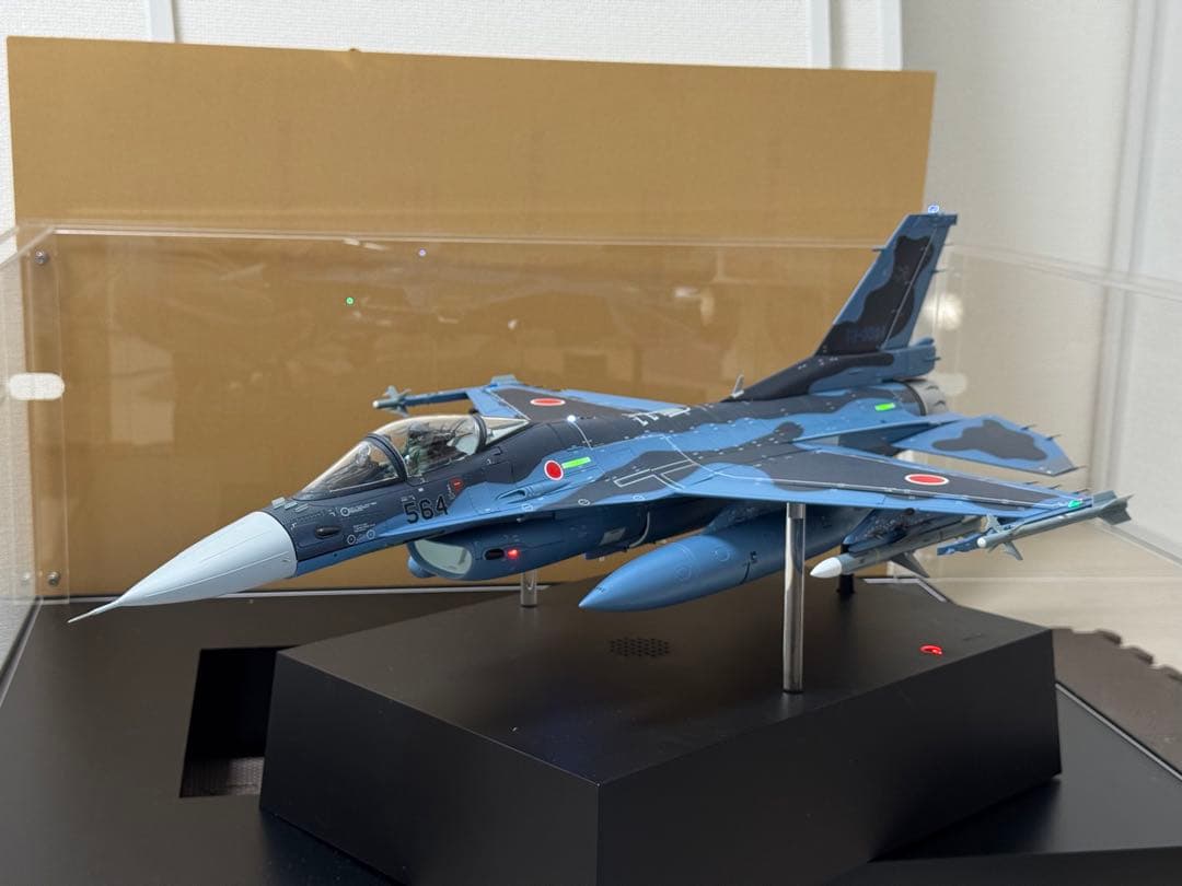 ディアゴステーニF-2A 戦闘機　専用ディスプレイケース付き