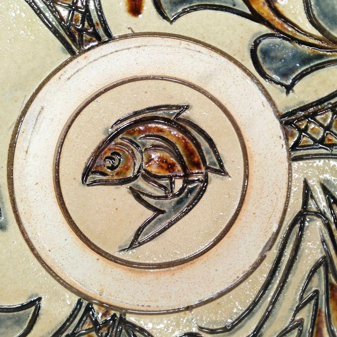 トマリン、傑作【本物保証】金城次郎 八寸皿(笑魚海老樹文）共箱 栞人間国宝