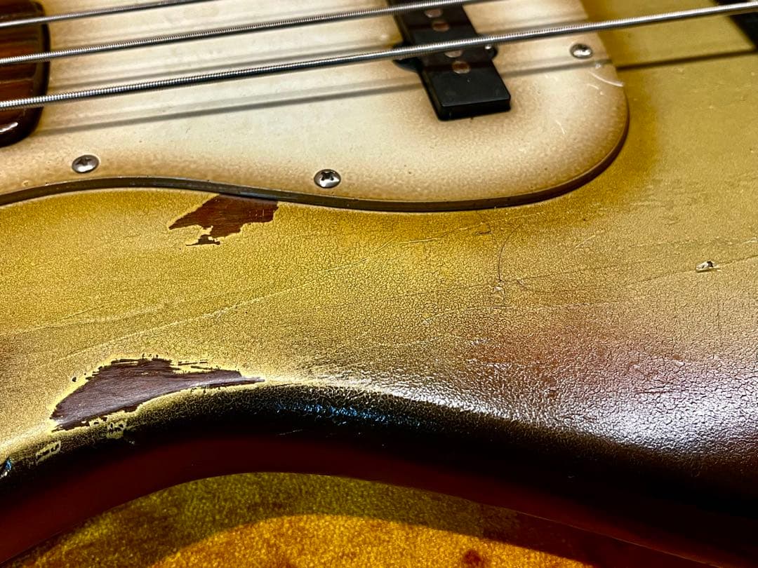 DeliciousTaylormade フレットレスジャズベース　　　　チーク材