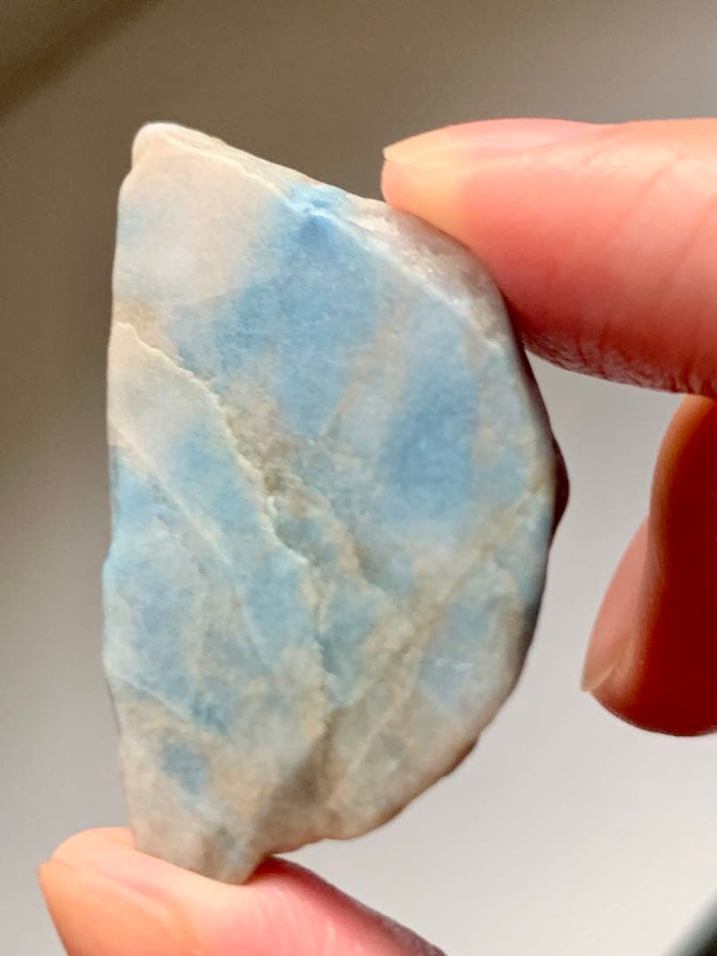 上質入りコン沢原石　糸魚川翡翠　ひすい　糸魚川ヒスイ　国産鉱物　水石　根付　勾玉