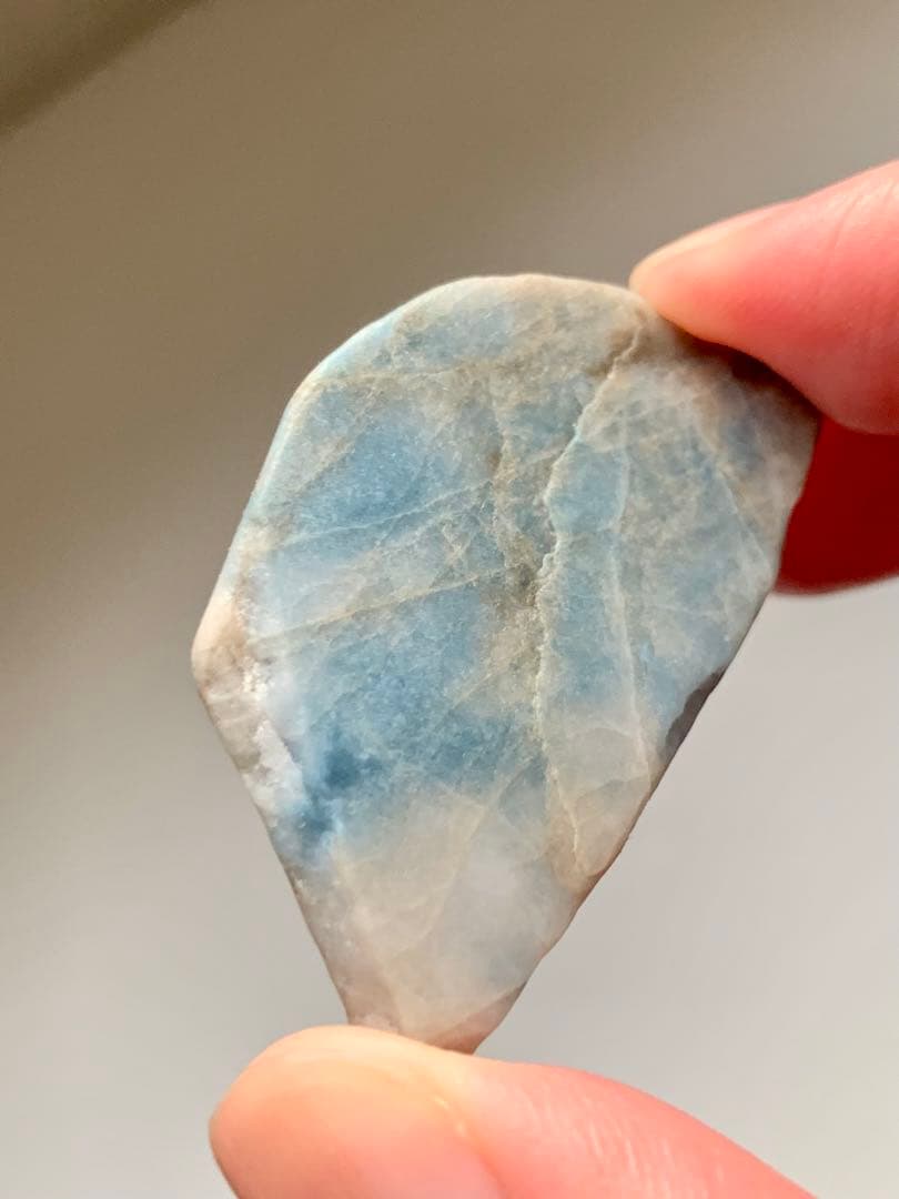 上質入りコン沢原石　糸魚川翡翠　ひすい　糸魚川ヒスイ　国産鉱物　水石　根付　勾玉