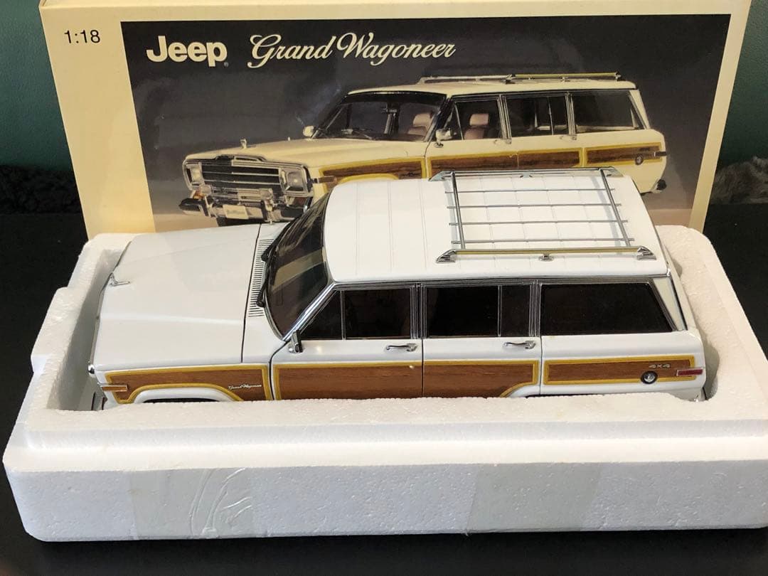 ★絶版！￼￼オートアート ￼1/18 ジープ グランド￼ ワゴニア￼
