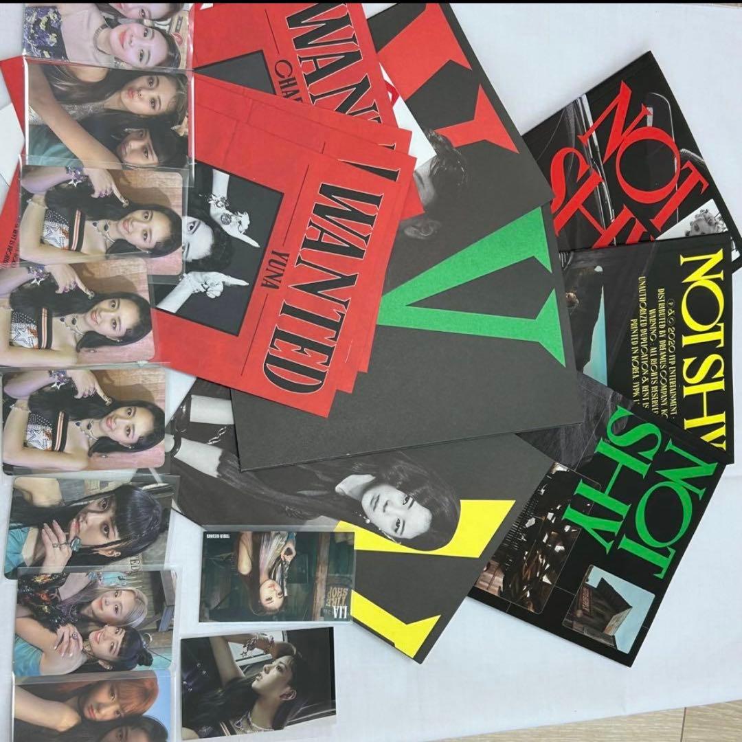 ITZY アルバム＋トレカ＋付属品＋缶バッジ＋キーホルダー＋うちわ まとめ売り