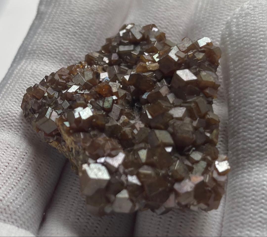 奈良県 川迫鉱山　レインボーガーネット 群晶 約33g