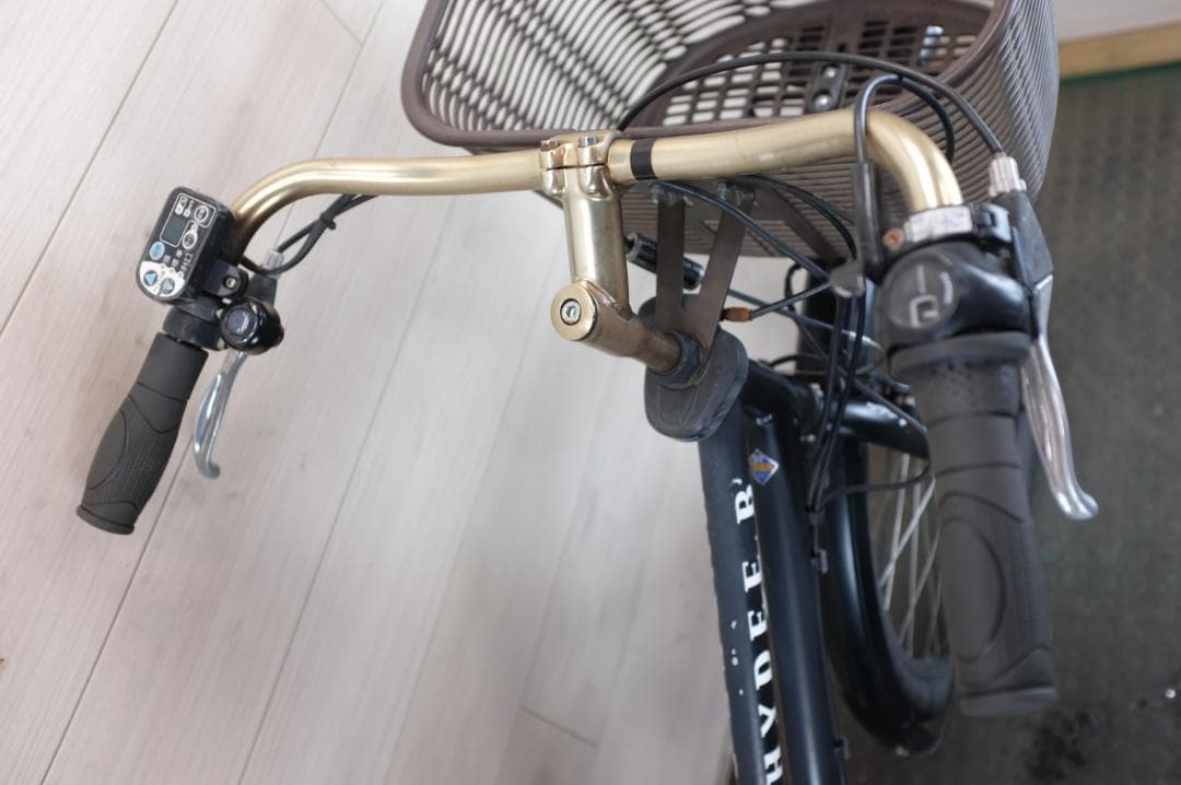 ブリヂストン製　HYDEE.B　26インチ　3段　8.9Ah充電器あり