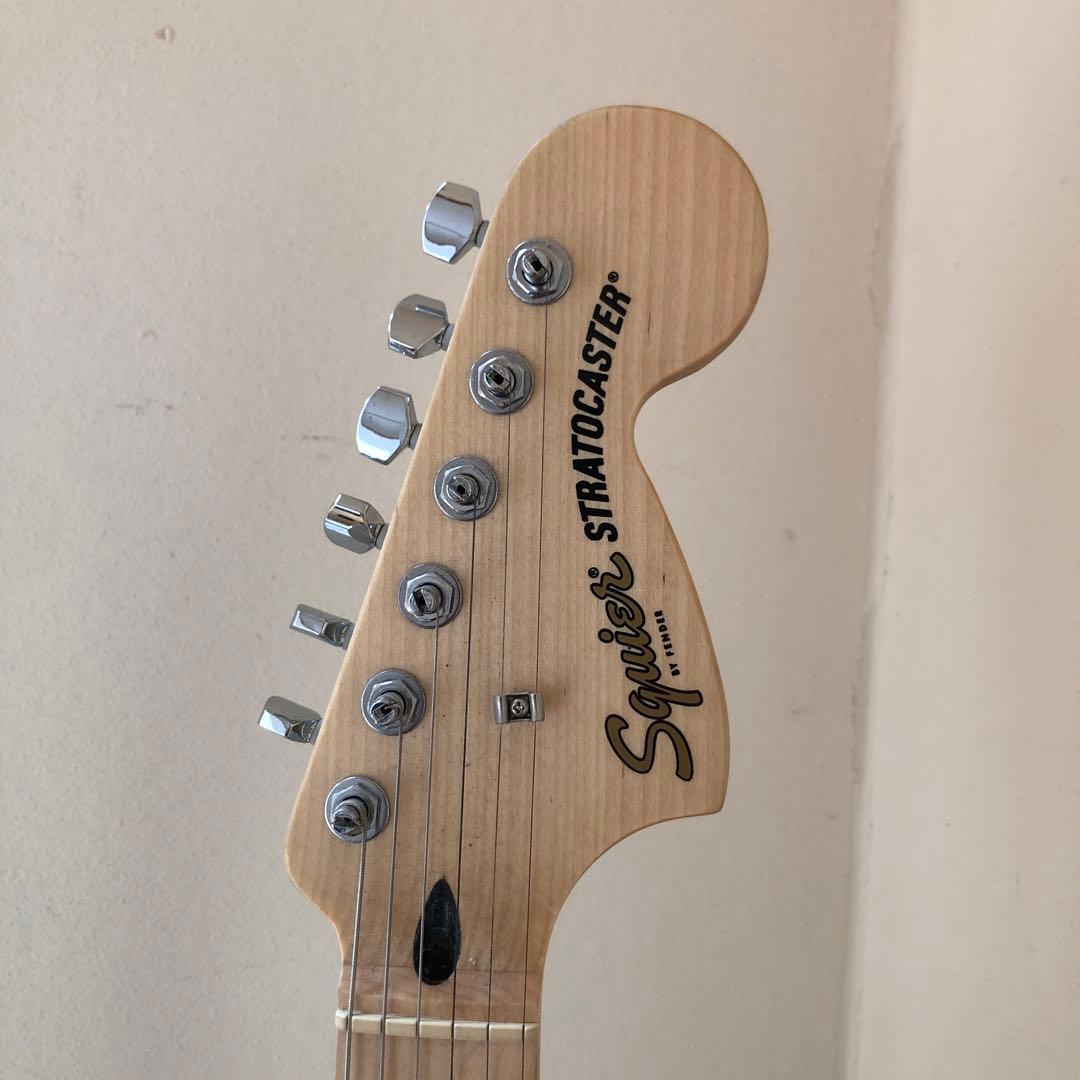 Squier by Fender Stratocaster メタリックブルー