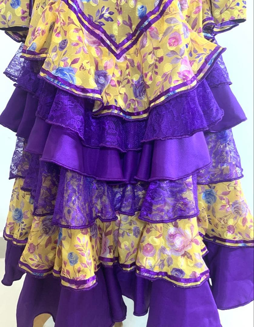 あ*ん様 黄色花柄と紫レースとサテン紫6段フリルのジョーゼット生地フラメンコ衣装