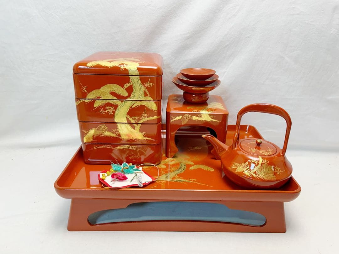 ほぼ未使用 茶道具 木製朱塗 屠蘇器五ツ揃 沈金松竹梅鶴亀蒔絵 木箱