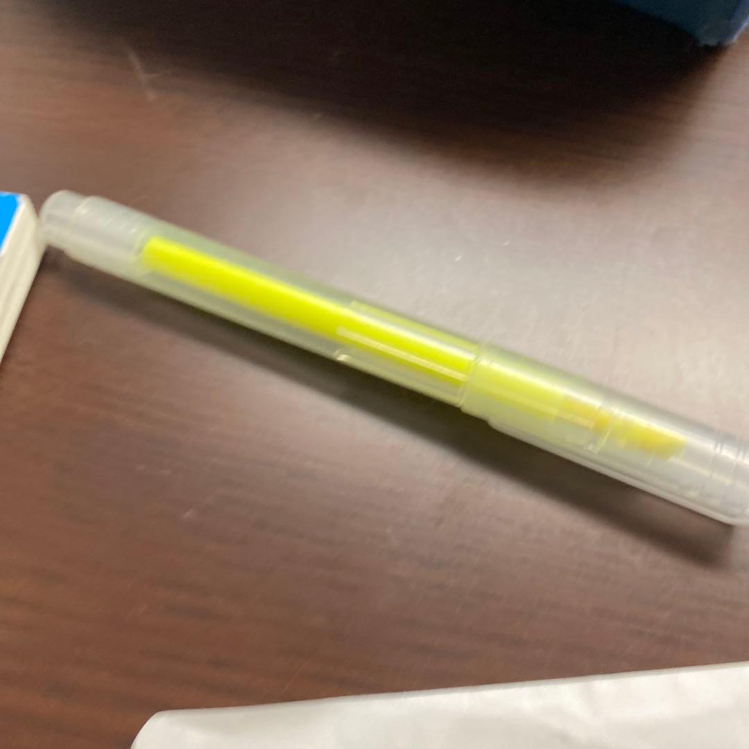 蛍光ペン黄色