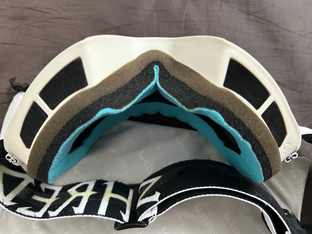 美品　スノーゴーグル　SHRED ホワイト　ブラックレンズ