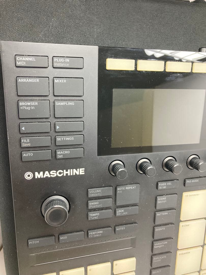 Native Instrument MASCHINE MK3 ※専用ケース付属