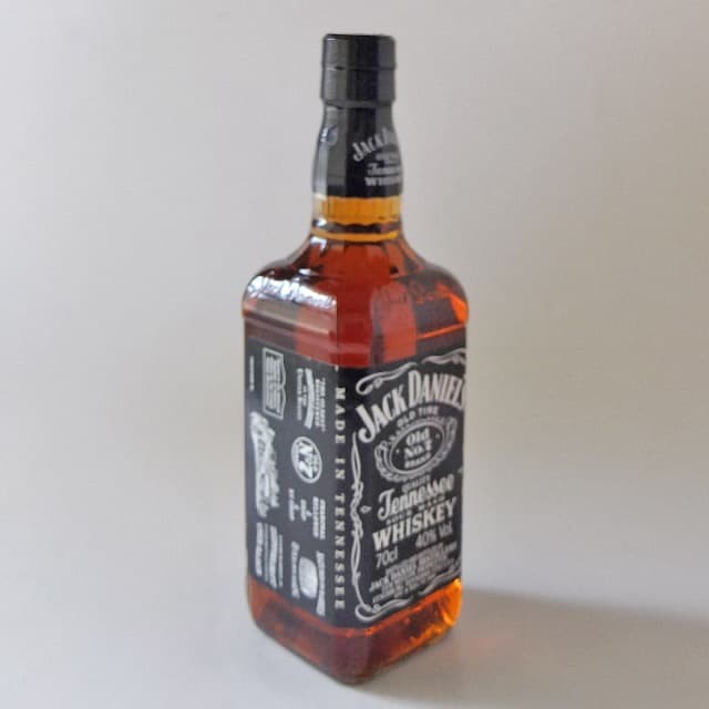 Jack Daniel’sNo.7テネシーウイスキー700ml 40%缶Box入