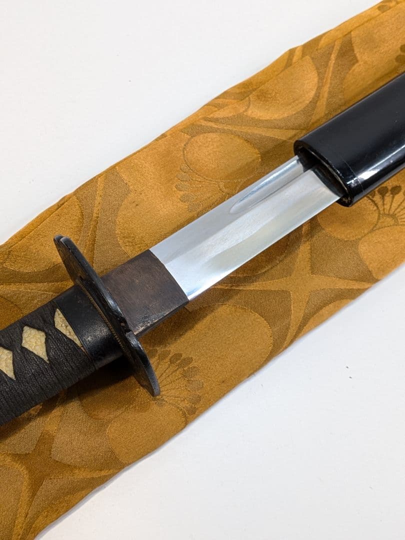 P865【模造刀】美術刀 短刀 脇差 刀掛け 刀袋付 豪華拵え 居合 コスプレ