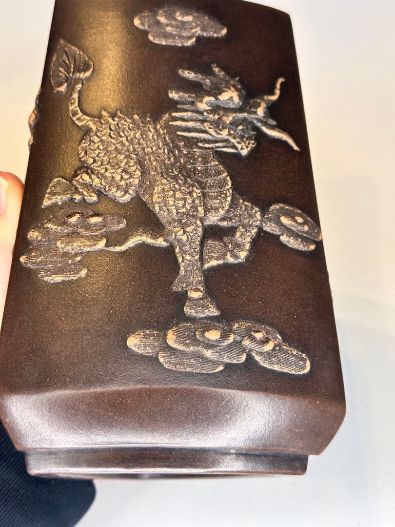 中国 清朝 大清乾隆年製 三角形 紫砂 龍文筆筒 瓶 骨董品 コレクション