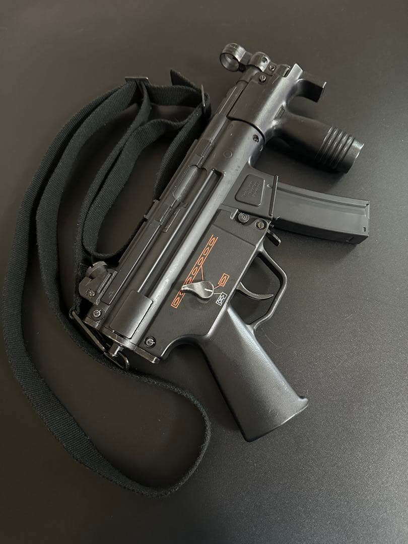 【ひー】東京マルイ HK MP5K クルツ バッテリーと充電器とスリング付